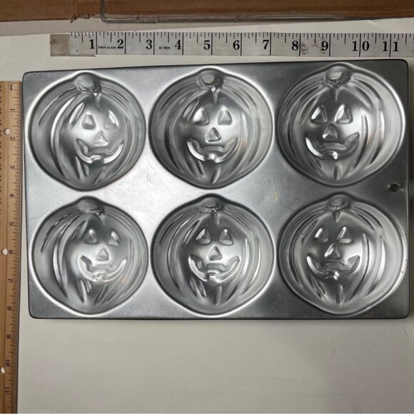 Wilton 1983 Mini Pumpkin Cake Pan 6-Cavity Halloween Baking Mold Vintage Aluminu - Picture 2 of 7